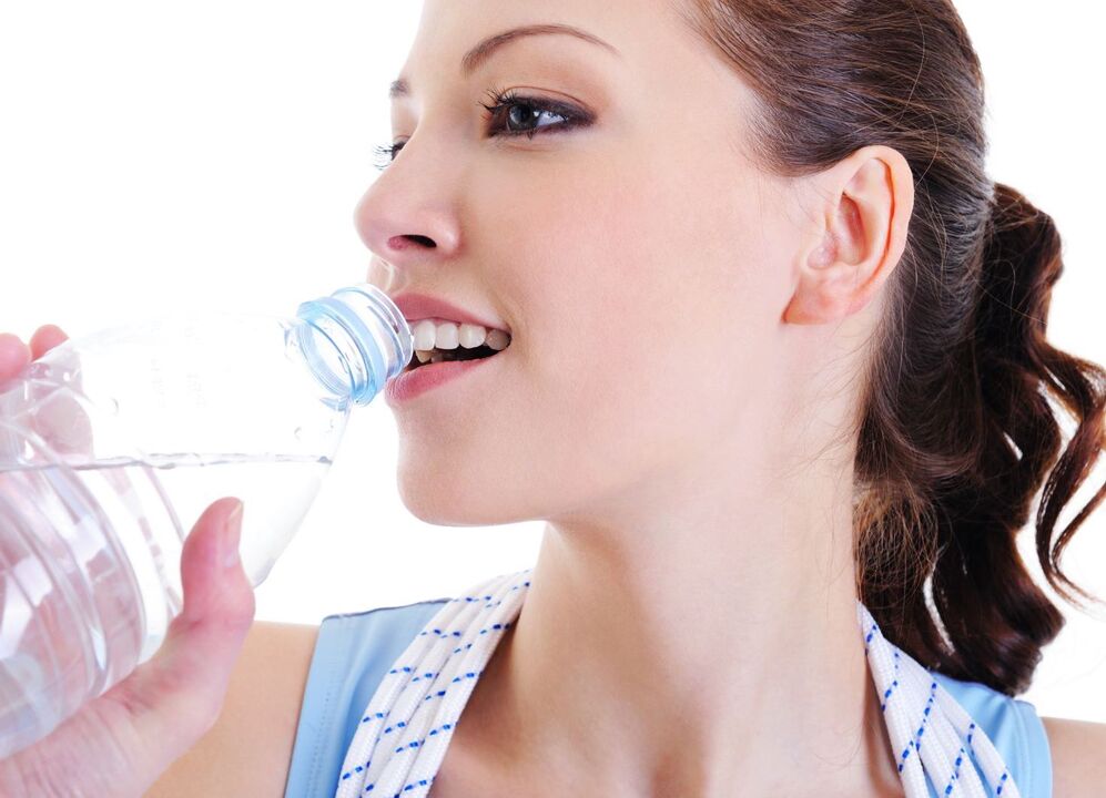 vandens gėrimas laikantis tingios dietos