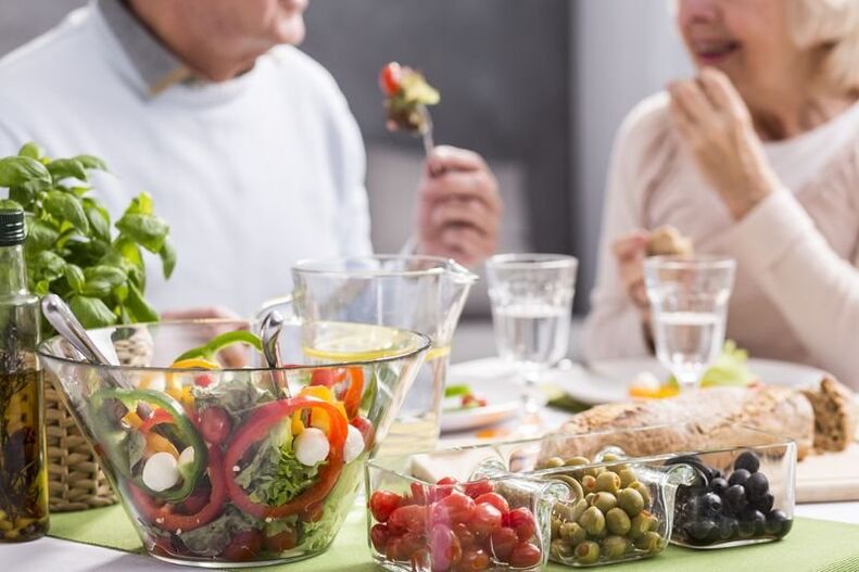 Viduržemio jūros dieta gerina vyresnio amžiaus žmonių bendravimo įgūdžius